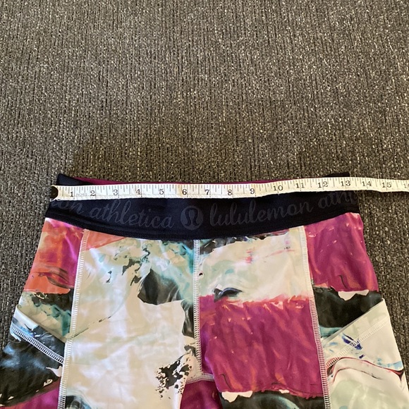 Lululemon shorts - Picture 4 of 8